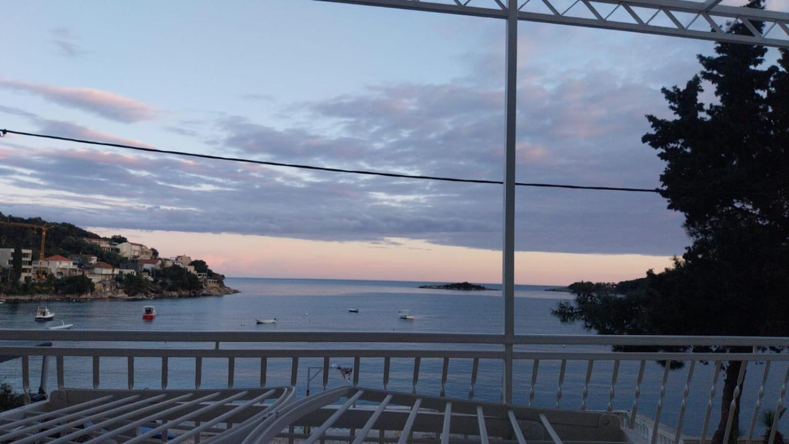 Captain'S Villa 몰루나트 외부 사진